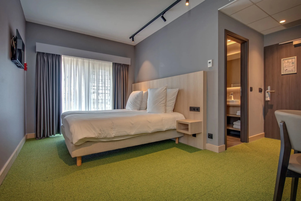 Superior Double room with golf view (full double bed)