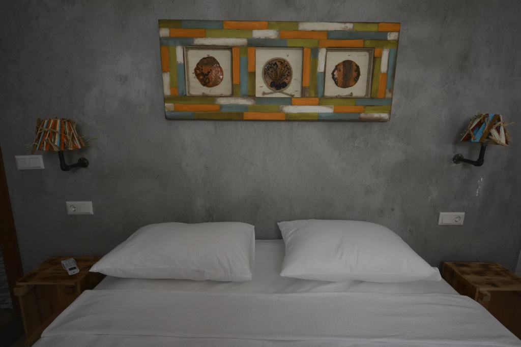 Standard Double Basement room with city view (full double bed)