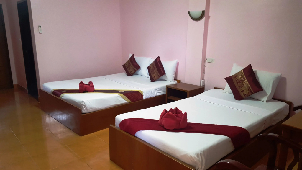 Standard Triple room