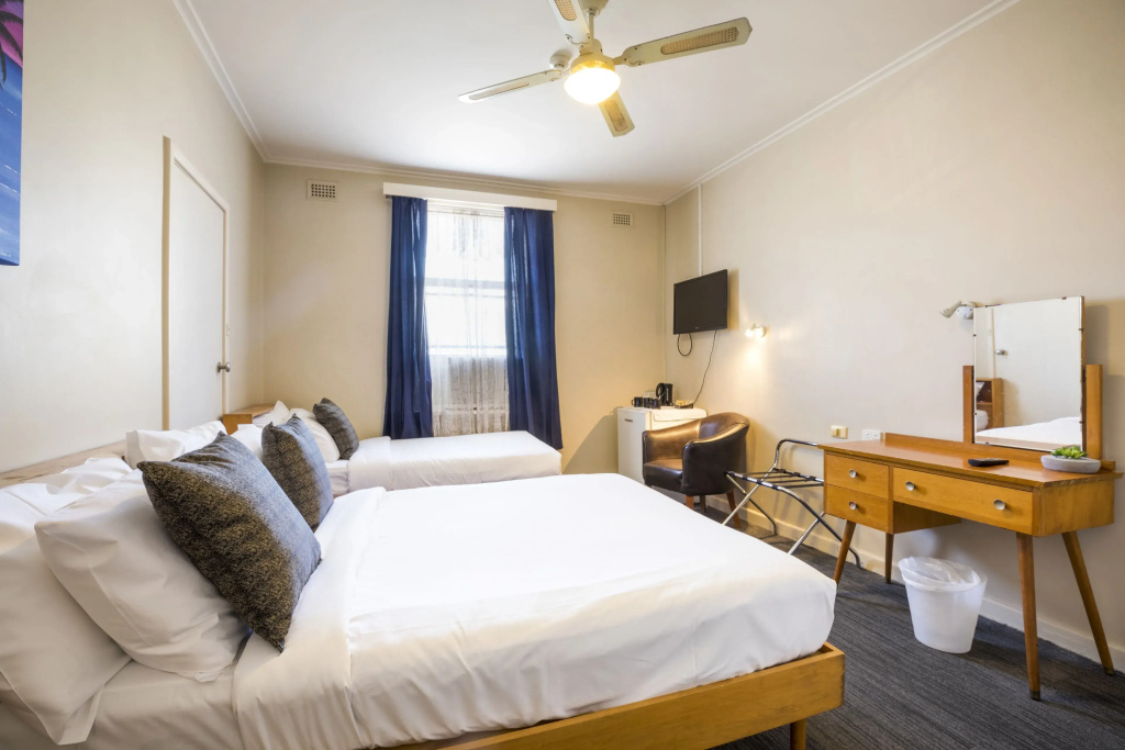Double Studio (full double bed)