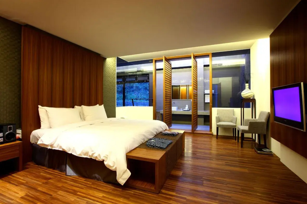 Deluxe Double room (full double bed)
