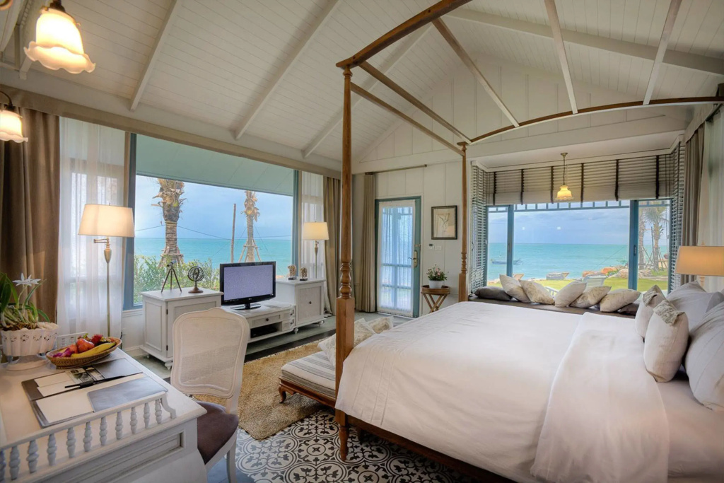 Villa beachfront