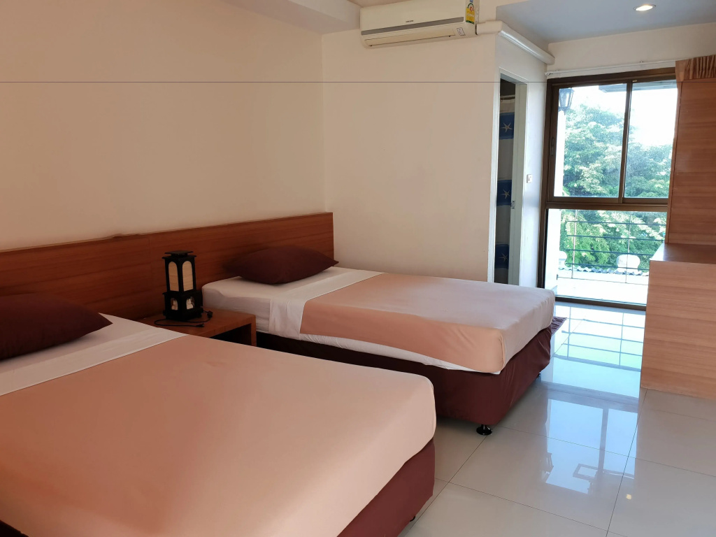 Deluxe Double room (full double bed)