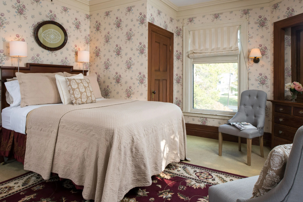 Premium Double Suite with balcony and with garden view (full double bed)