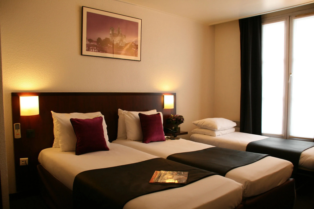 Standard Triple room