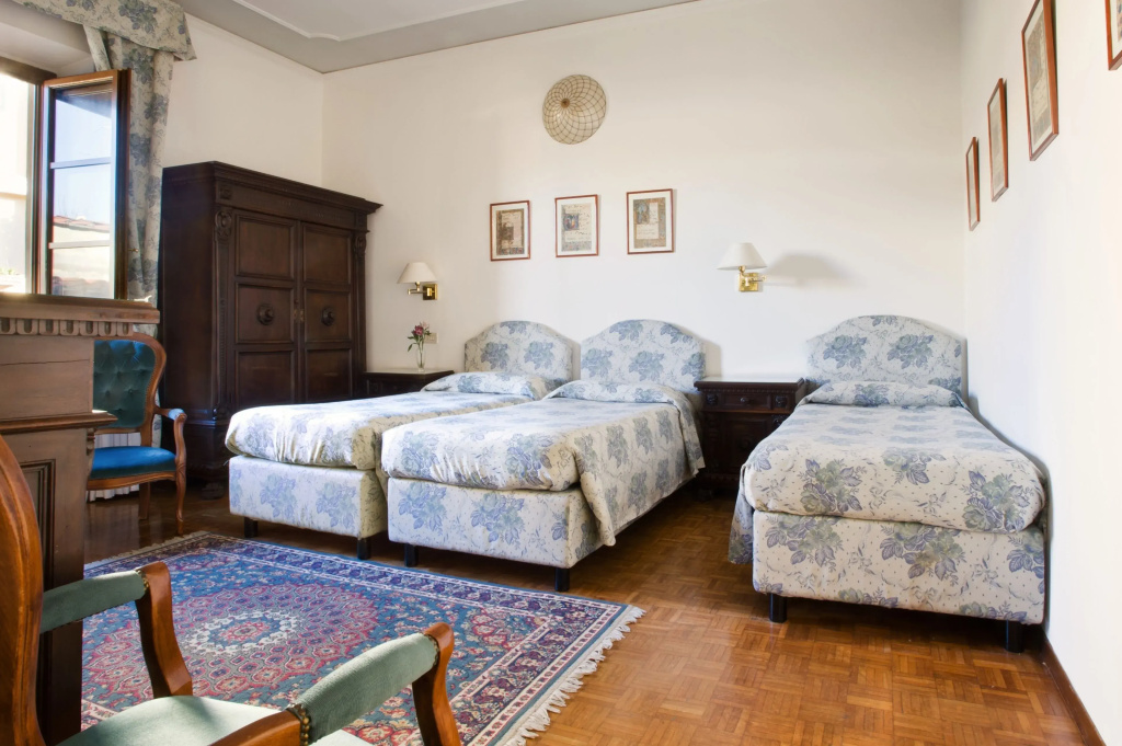 Standard Triple room