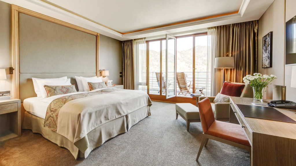 Deluxe room with lake view