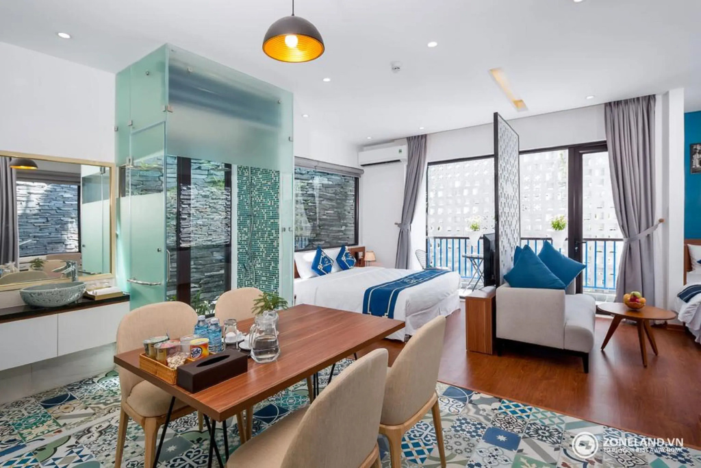 Deluxe Studio with balcony and with partial sea view