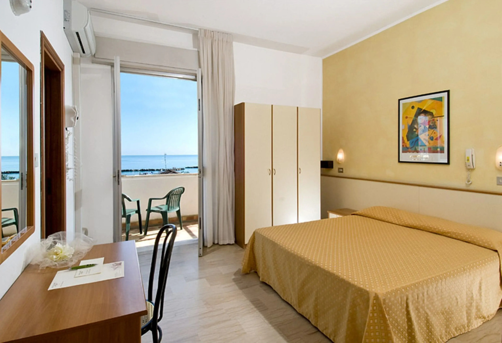 Standard Double room (full double bed)