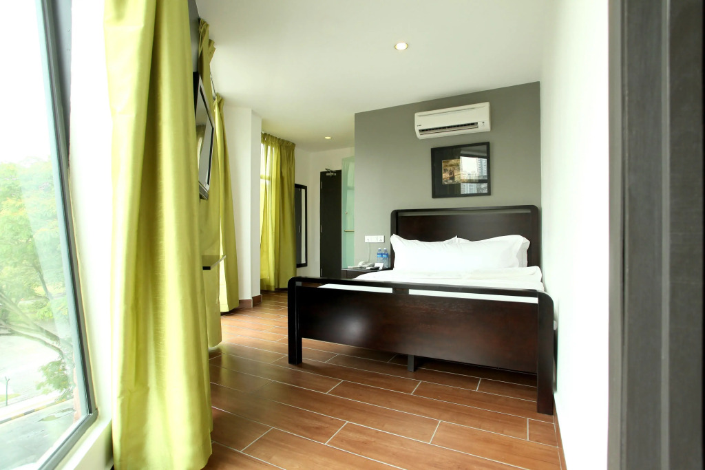 Crossroads Hotel