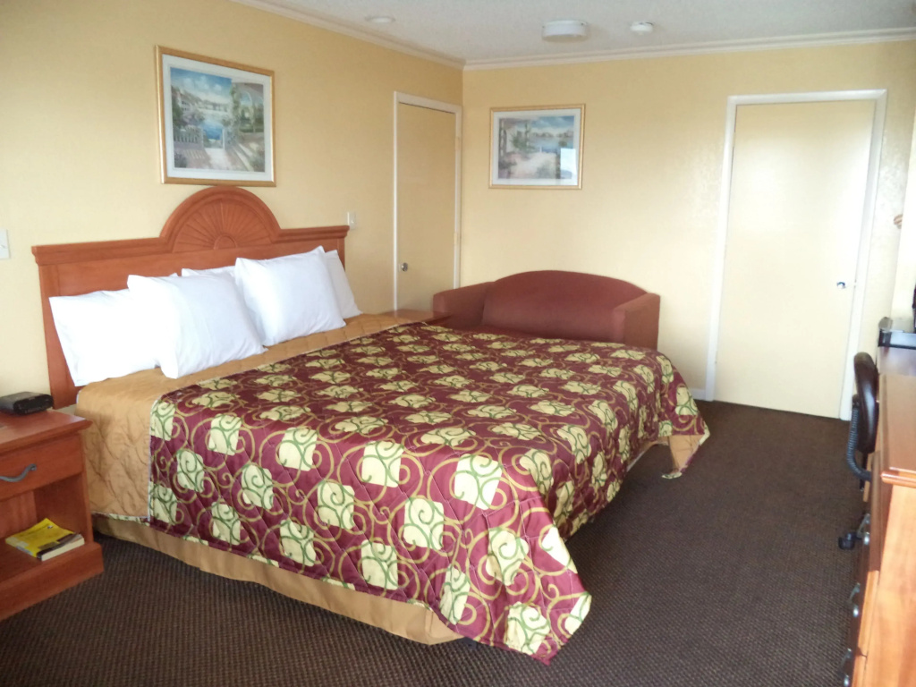 Standard Double room (full double bed)