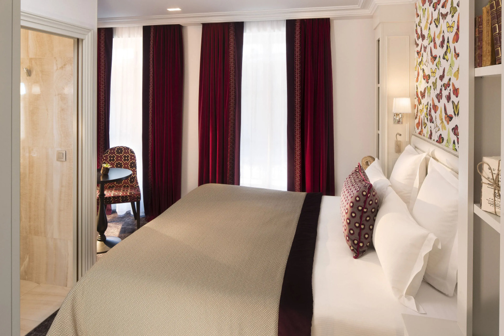 Deluxe Double room (full double bed)