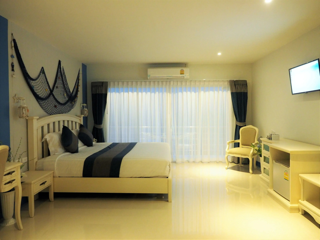 Deluxe Double room with balcony (full double bed)
