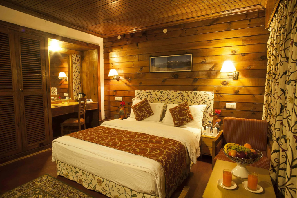 Deluxe Double room (full double bed)