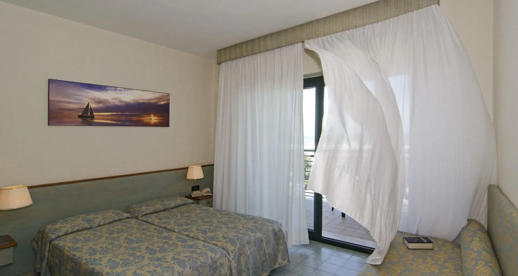 Standard Double room (full double bed)