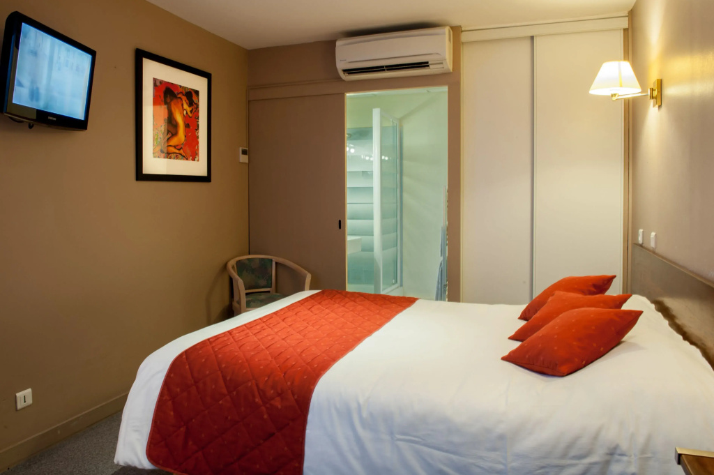 Standard Double room (full double bed)