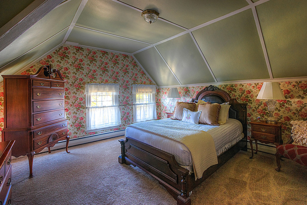 Double Suite full double bed