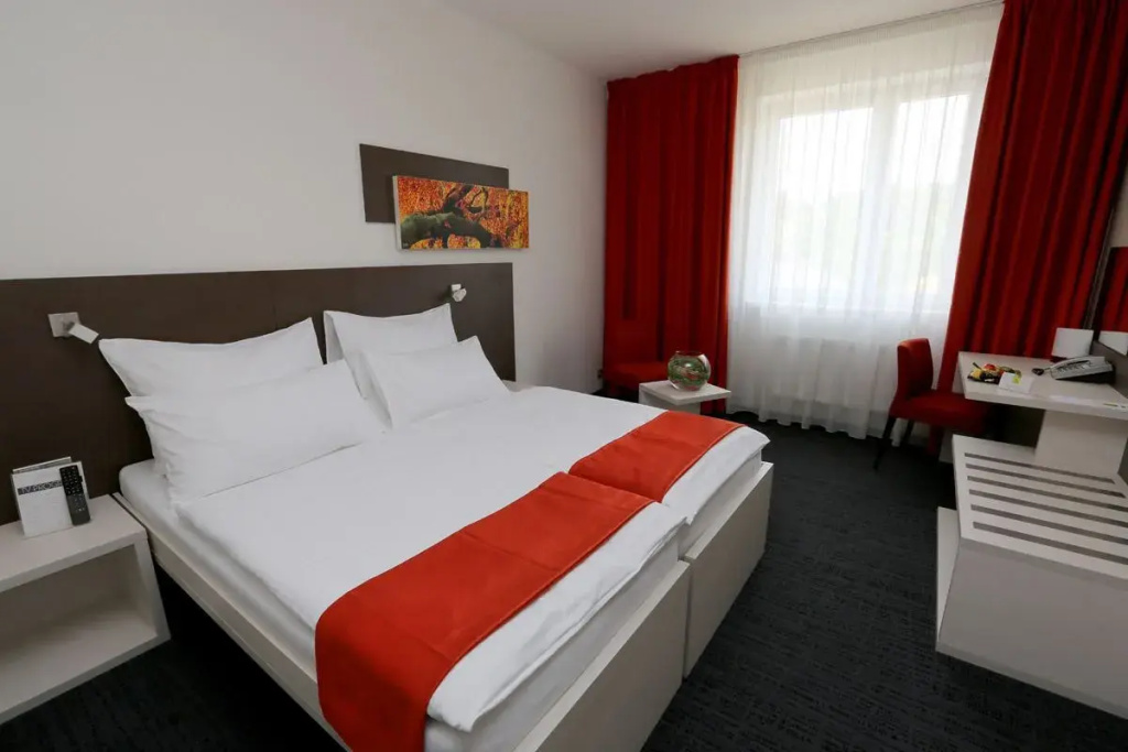 Deluxe Double room (full double bed)