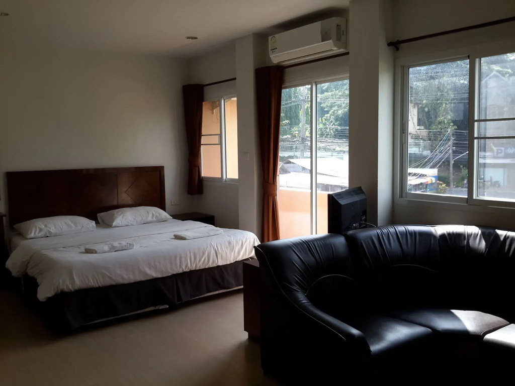 Deluxe Studio