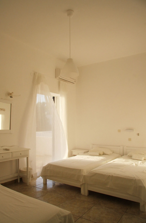 Standard Triple room with sea view