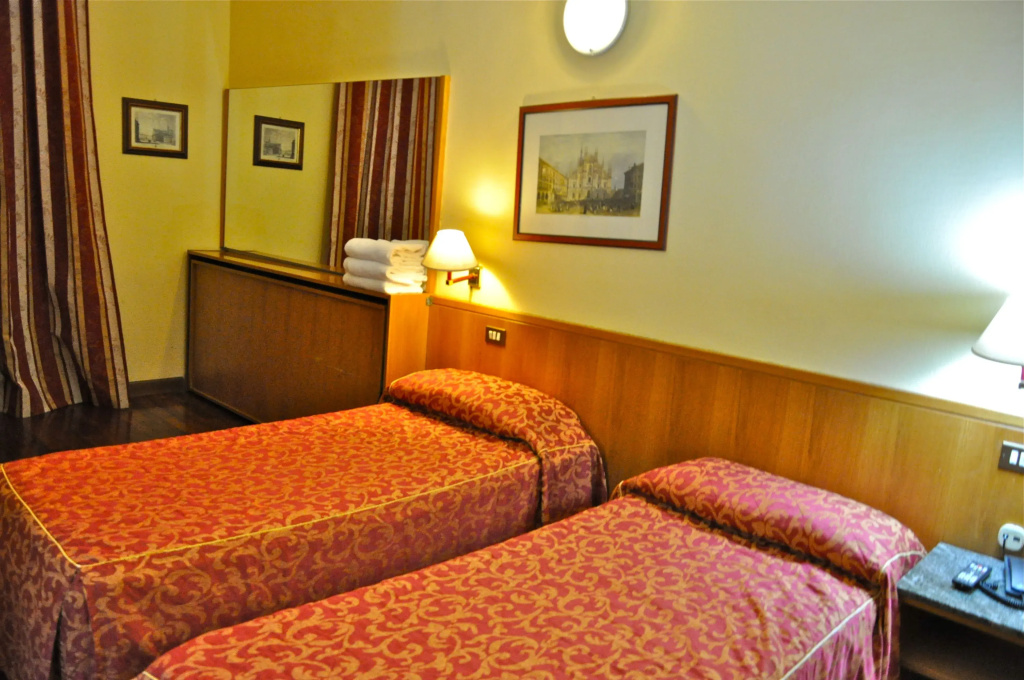 Standard Triple room