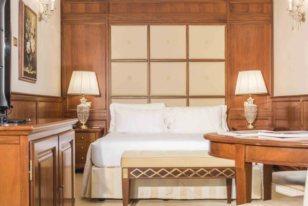 Luxury Double Suite (full double bed)