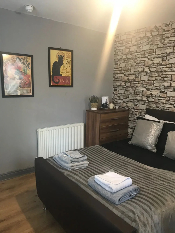Deluxe Double room (full double bed)