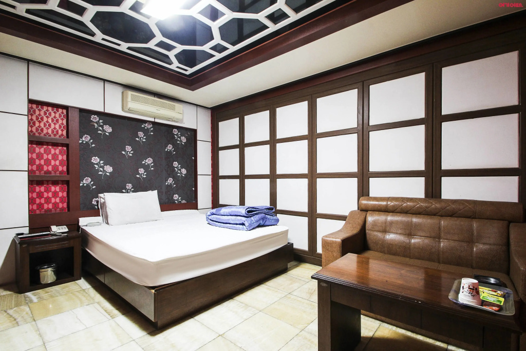 Standard Double room (full double bed)