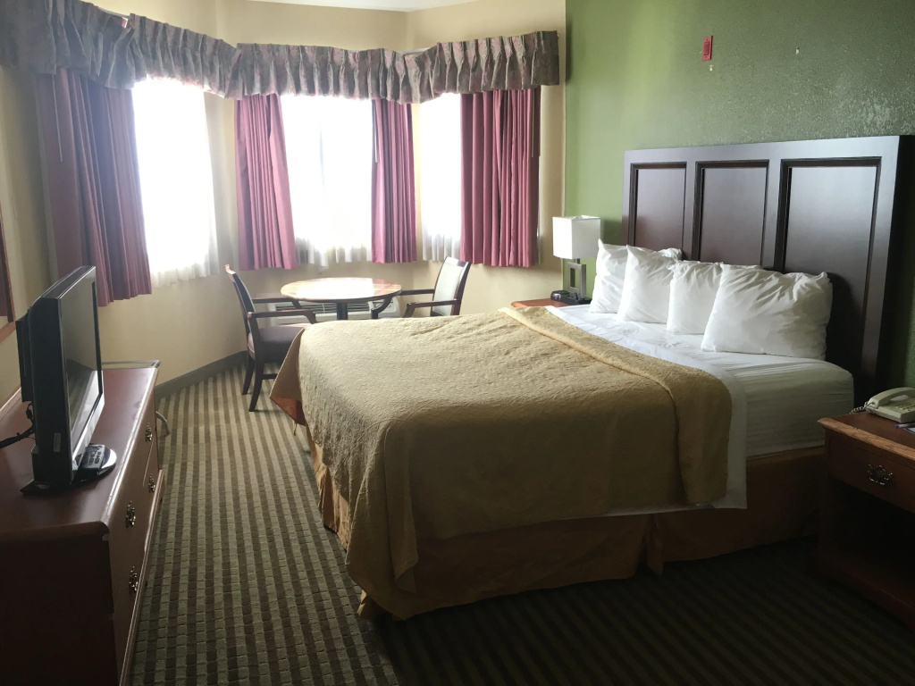 Deluxe Double Suite (full double bed)