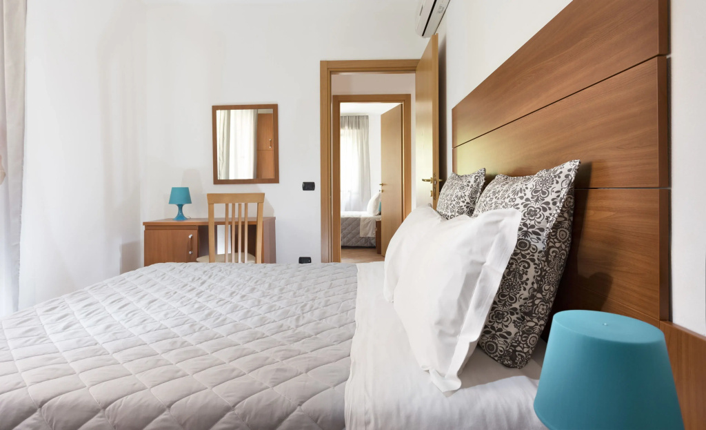 2 Bedrooms Apartment