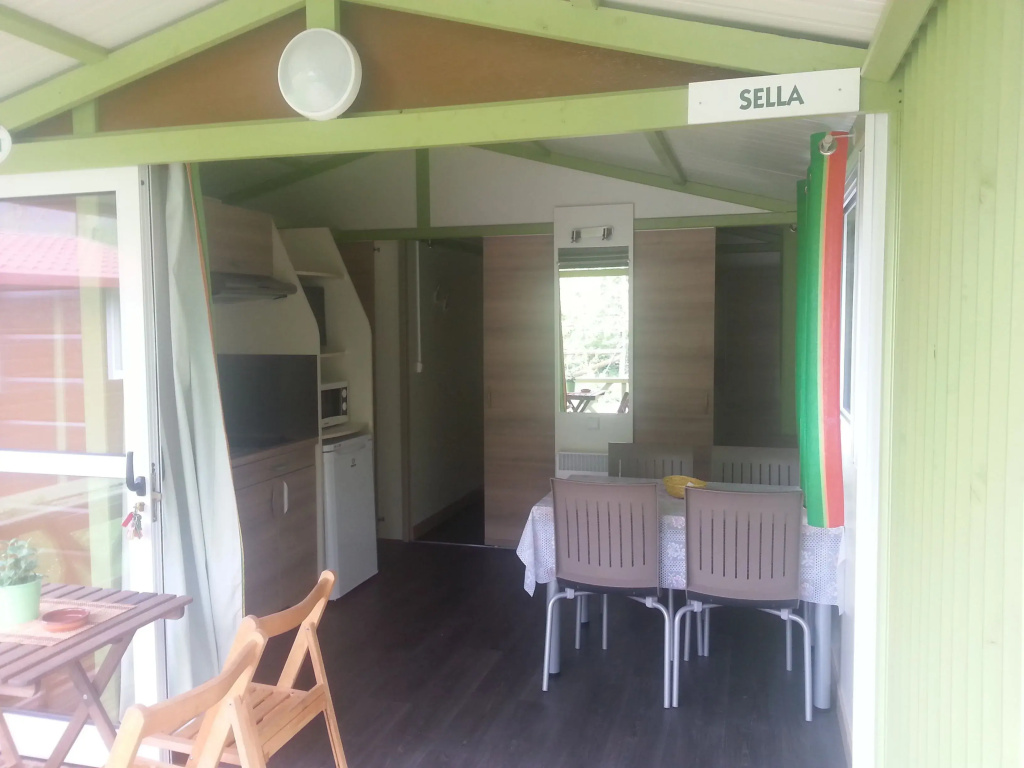 2 Bedrooms Bungalow
