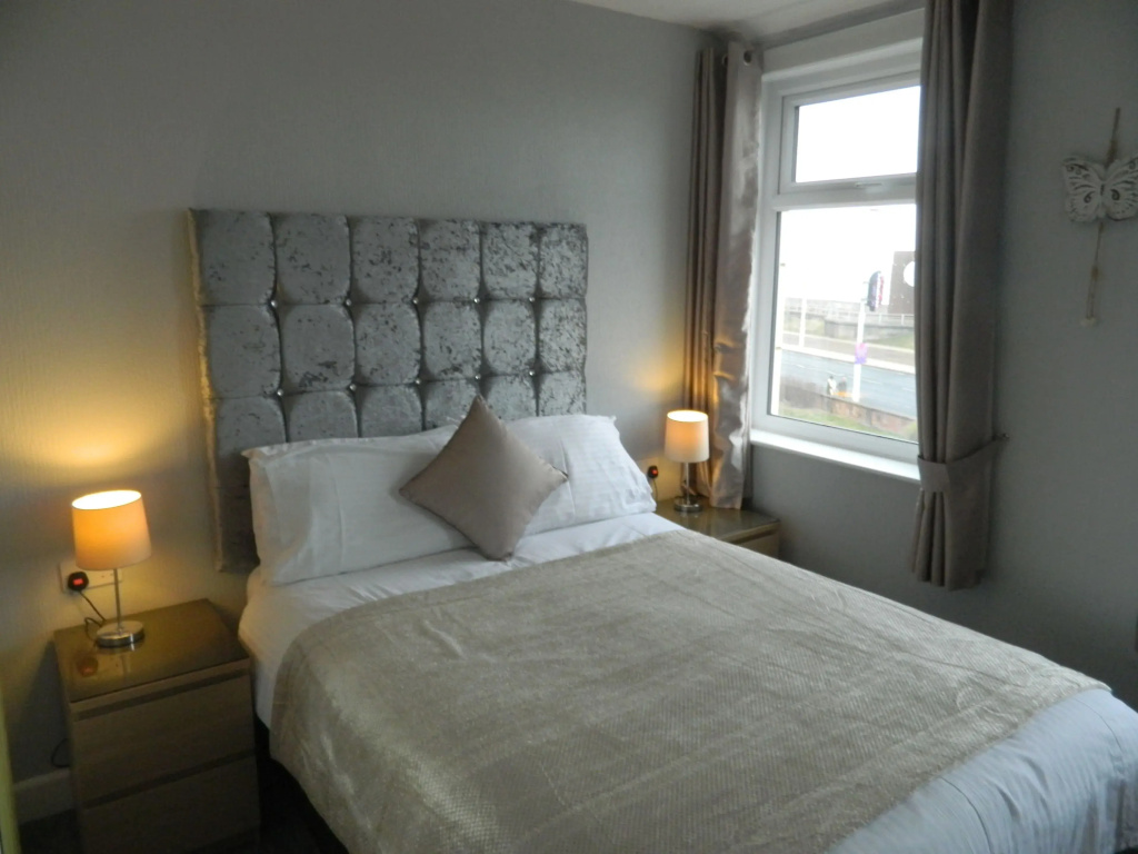 Standard Double room with sea view (full double bed)