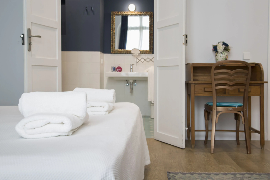 Standard Double room with balcony (full double bed)