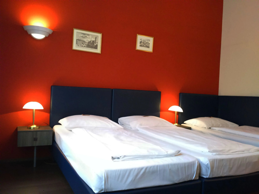 Standard Triple room