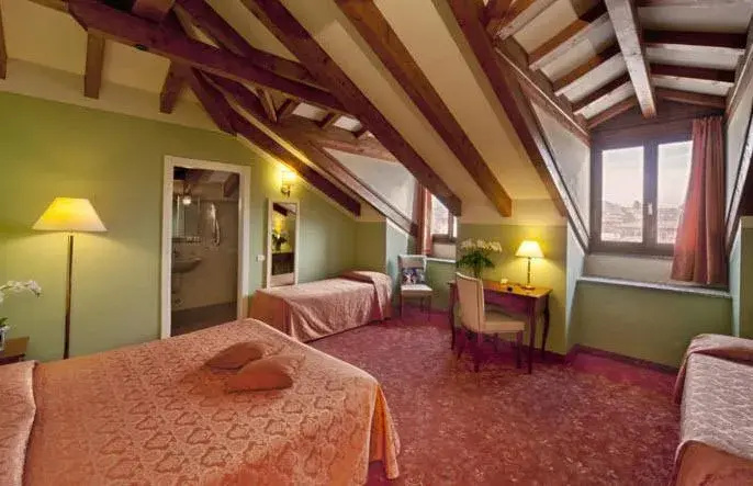 Standard Triple room