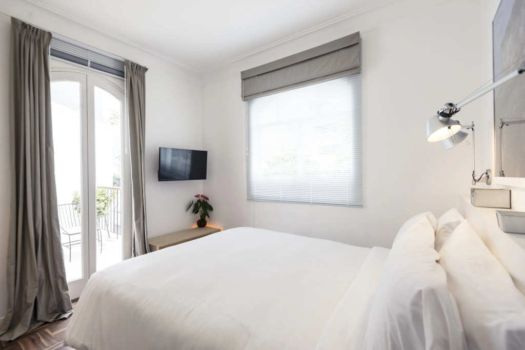 Standard Double room with balcony (full double bed)