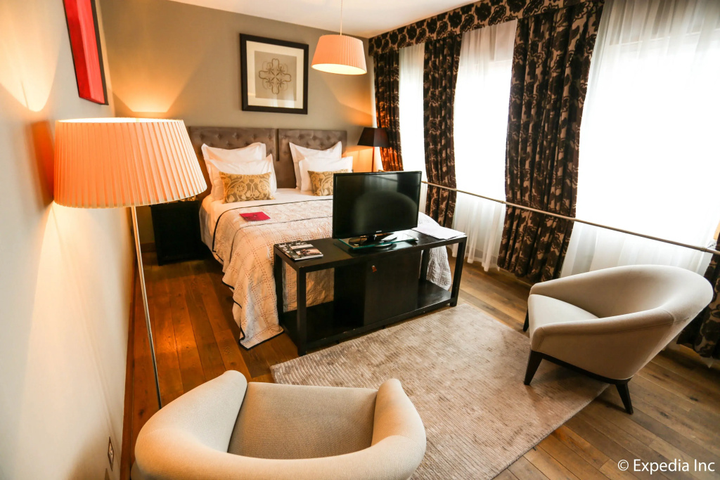 Classic Double room (full double bed)