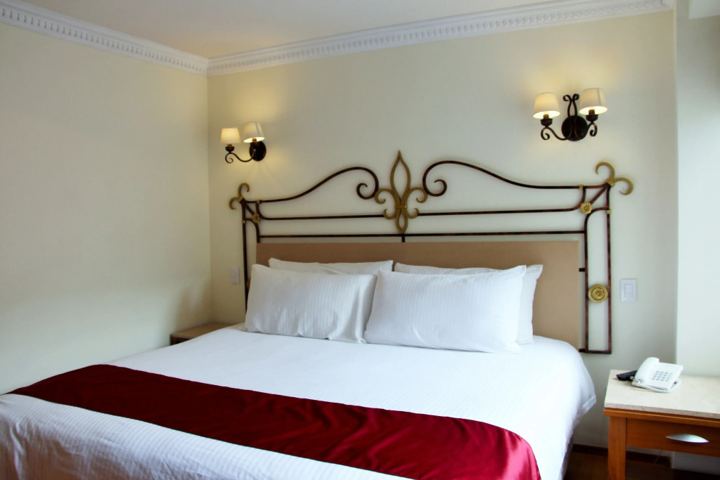 Double Suite (full double bed)