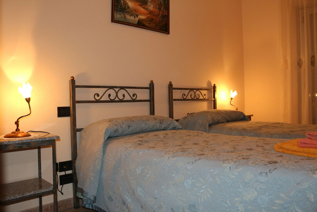 Standard Double room with balcony (full double bed)
