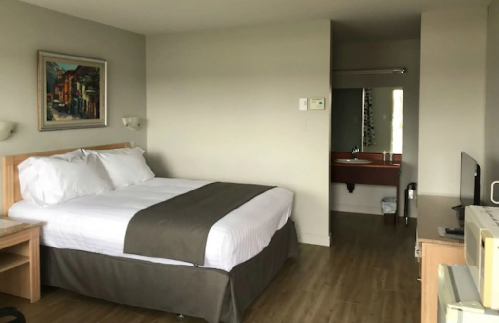 Standard Double room (full double bed)