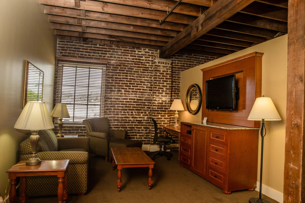Deluxe Quadruple Suite
