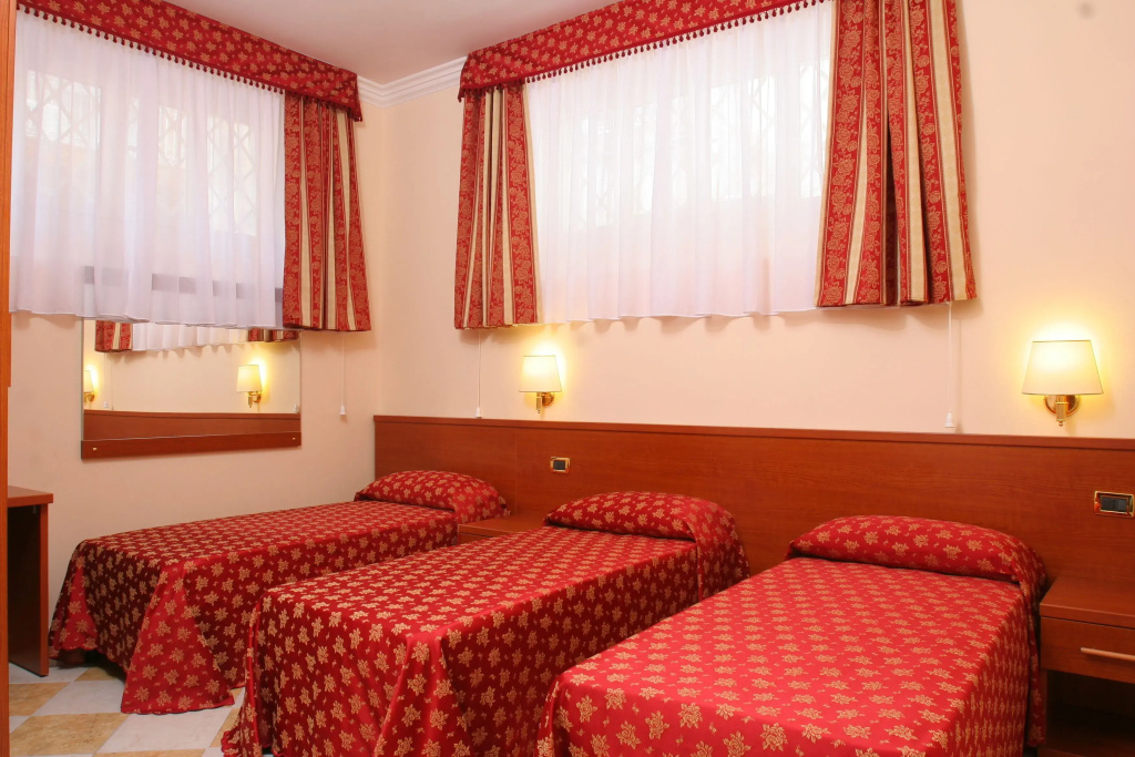 Standard Triple room