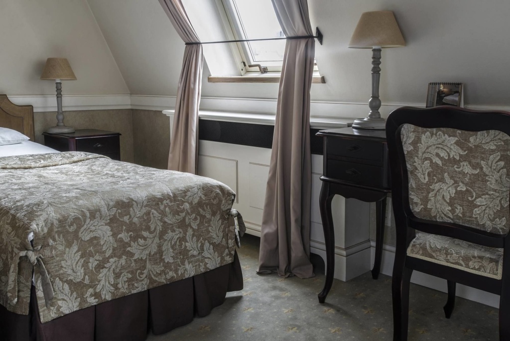 Standard Quadruple room (full double bed and twin beds)