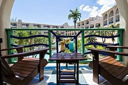 2 Bedrooms Suite with balcony and with pool view