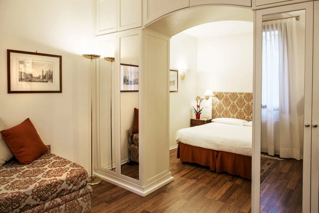 Standard Triple room