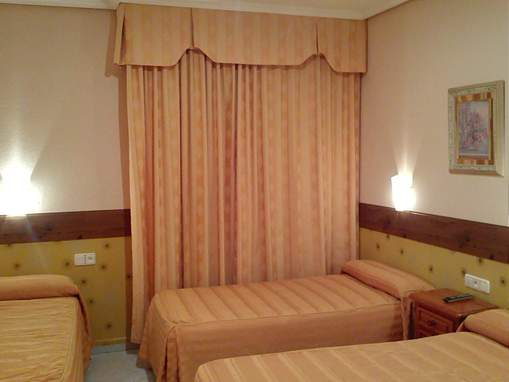 Standard Triple room
