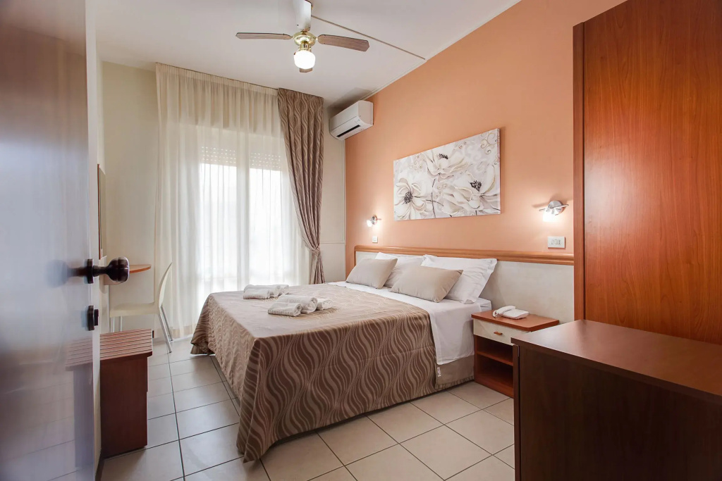 Standard Double room with balcony (full double bed)