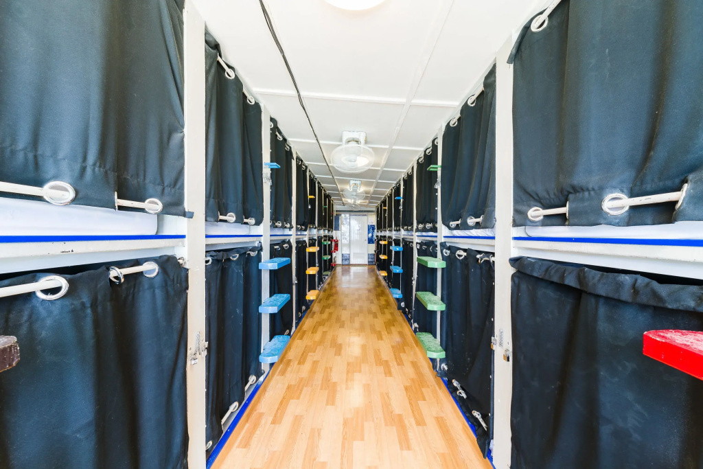 Standard Capsule (full double bed)