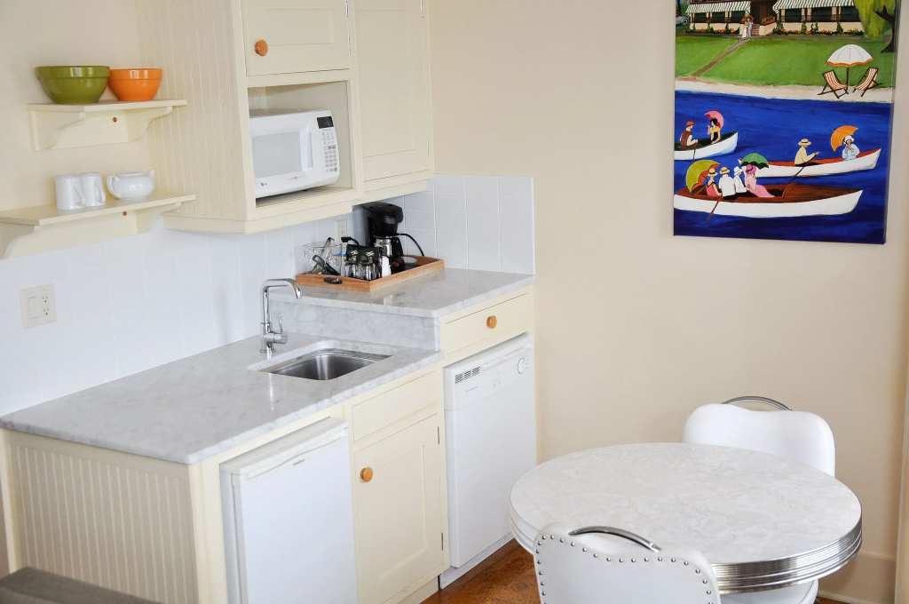 Luxury Double Suite with lake view full double bed