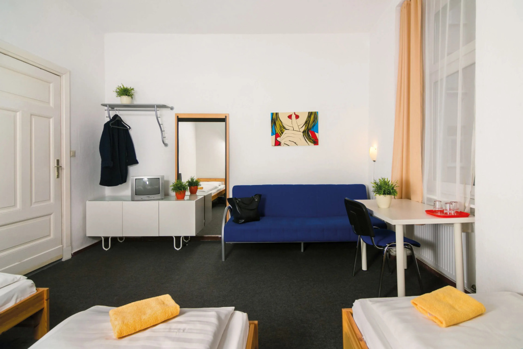 Standard Triple room